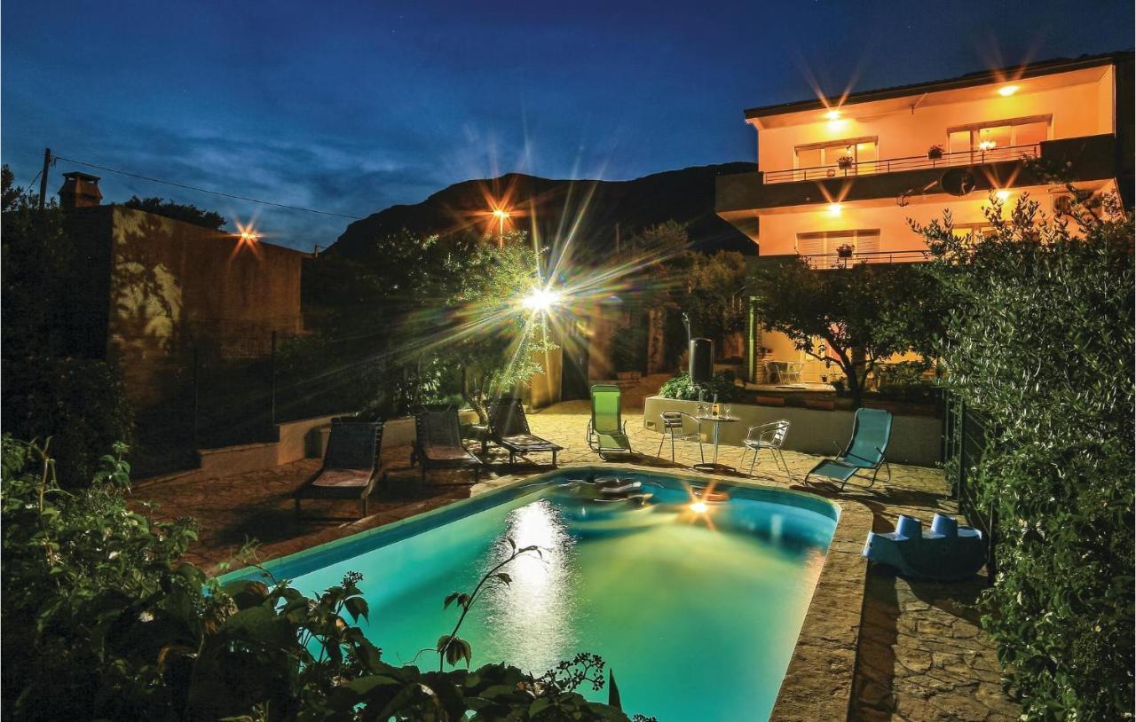 1 Bedroom Nice Apartment In Kastel Sucurac Kastela Bagian luar foto