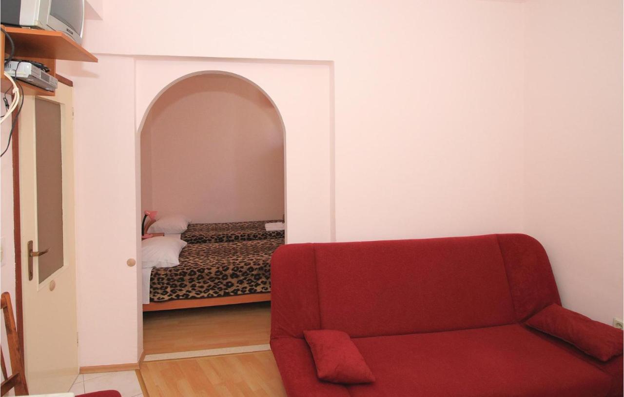 1 Bedroom Nice Apartment In Kastel Sucurac Kastela Bagian luar foto