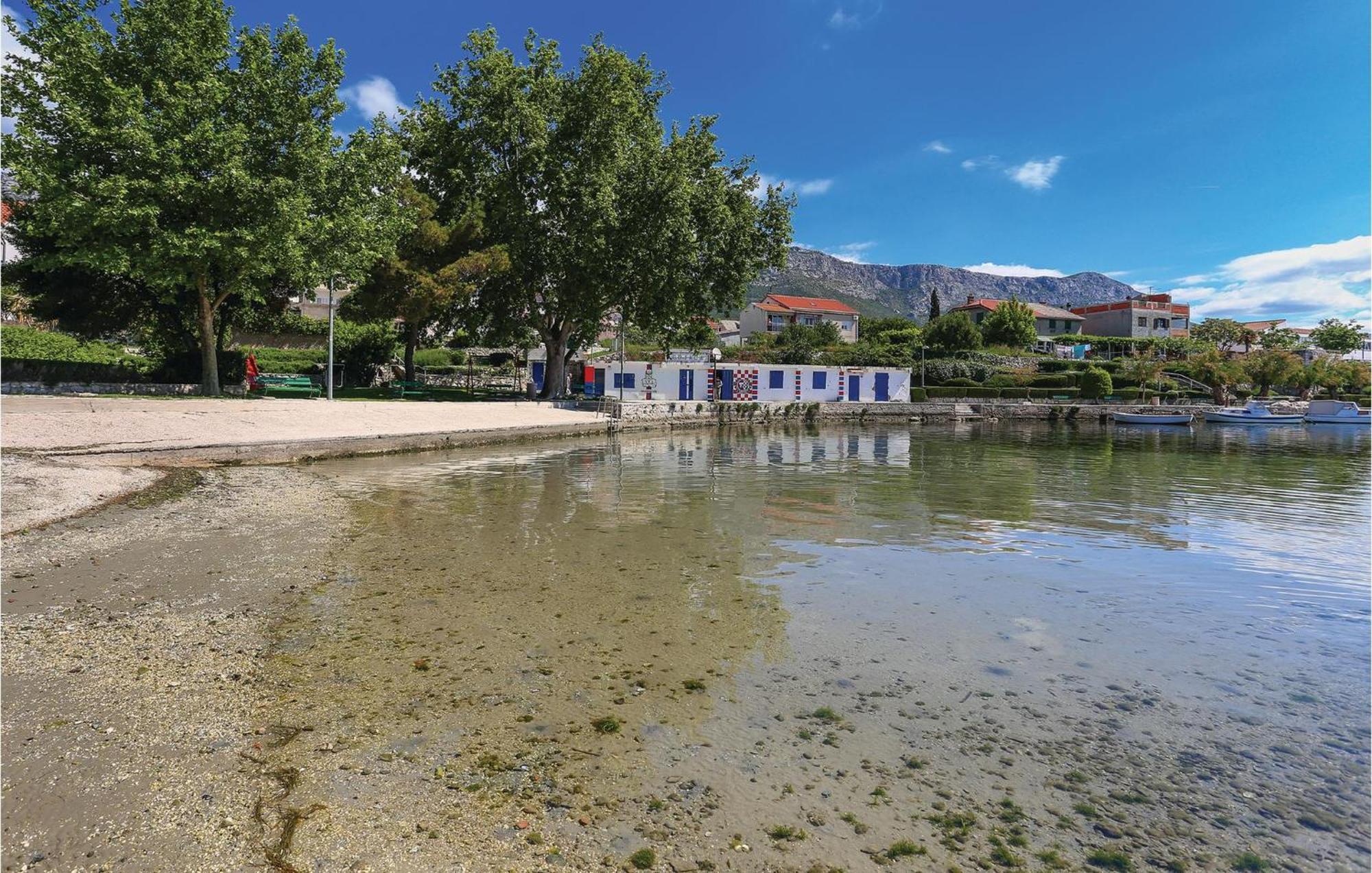 1 Bedroom Nice Apartment In Kastel Sucurac Kastela Bagian luar foto